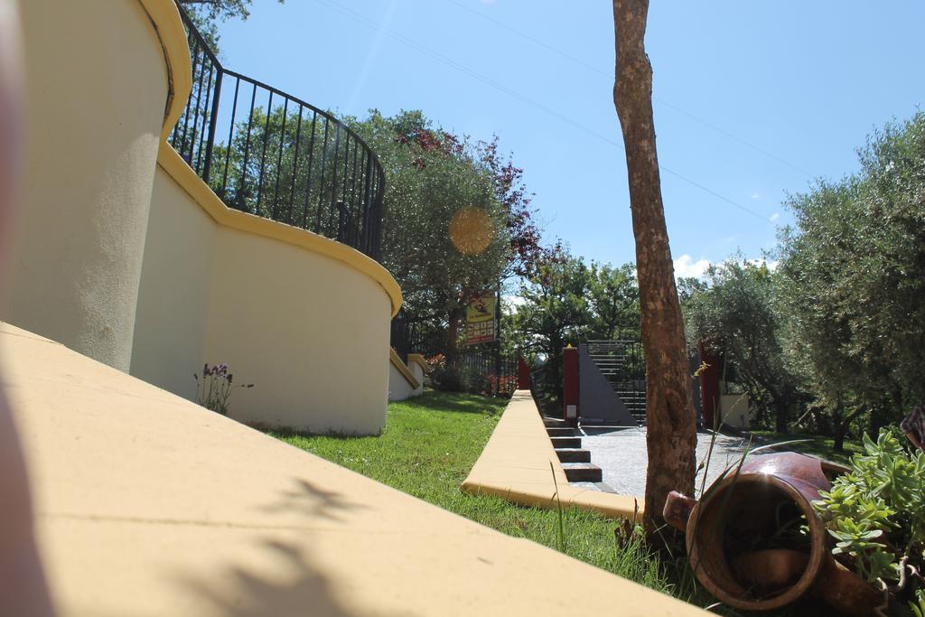 B&B Lo Scoiattolo del Pollino Rotonda Esterno foto